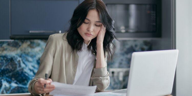 La comunicación previa al titular de la información como requisito para efectuar el reporte negativo: ¿Es suficiente incluir fórmulas aisladas dentro de los extractos periódicos?