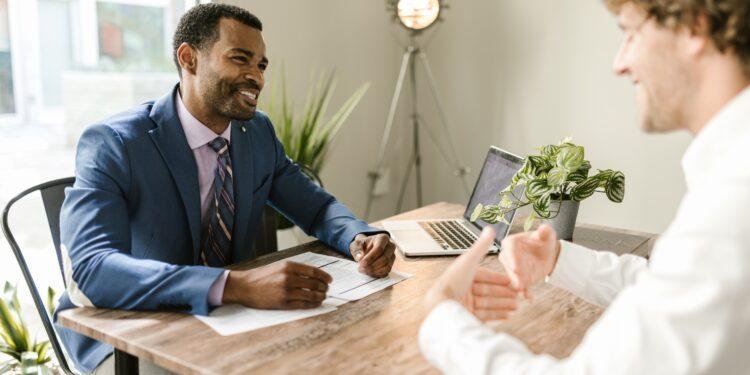 ¿Cuándo opera el silencio administrativo positivo aplicable en litigios tributarios?