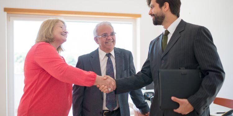 ¿Desistimiento o transacción? Dos mecanismos para solucionar conflictos similares, pero diferentes