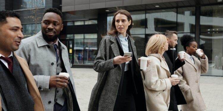 ¿Puede un abogado colombiano ejercer la profesión de abogado en EE. UU. sin tener que volver a estudiar u homologar nuevamente la carrera y además vivir y trabajar legalmente en este país?