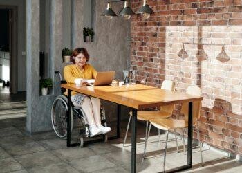 ¿Se puede contratar a un pensionado por invalidez?