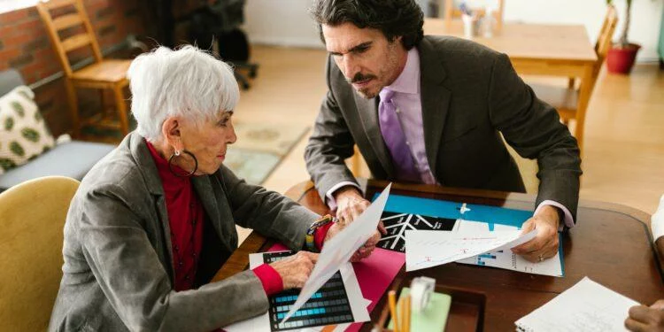 ¿Puede una empresa contratar a un pensionado en el sector privado?