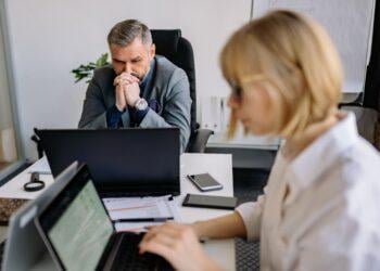 ¿Quién debe asumir el jet-lag?