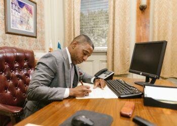 ¿Cuándo es exigible una sentencia judicial y cuándo es ejecutable?