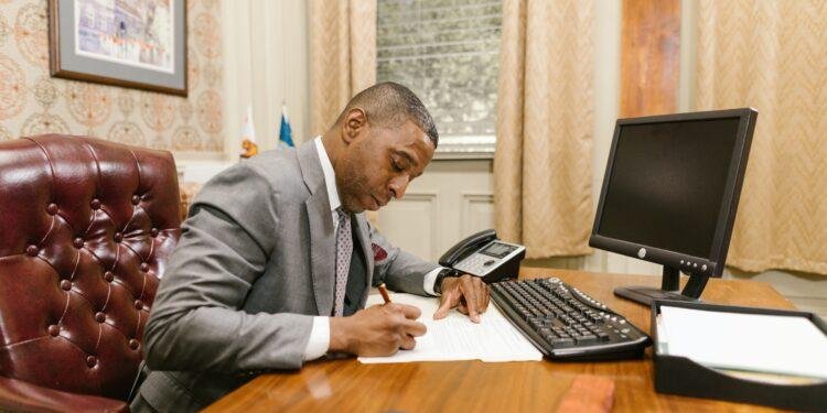 ¿Cuándo es exigible una sentencia judicial y cuándo es ejecutable?