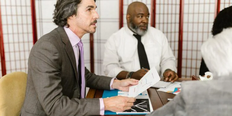 La ligera y problemática regulación estatutaria de la exclusión de miembros de las ESAL