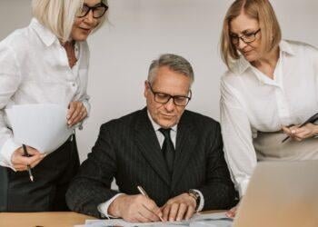 ¿Cuándo y cómo se puede suspender un proceso laboral?