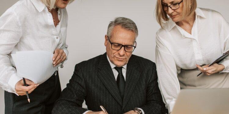 ¿Cuándo y cómo se puede suspender un proceso laboral?