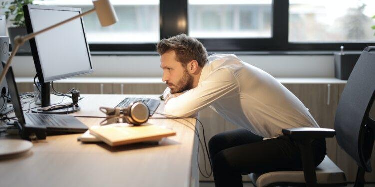 El antiguo debate sobre jornada nocturna y recargos dominicales