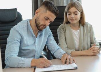 Prohibir los contratos de prestación de servicios: implicaciones y consecuencias