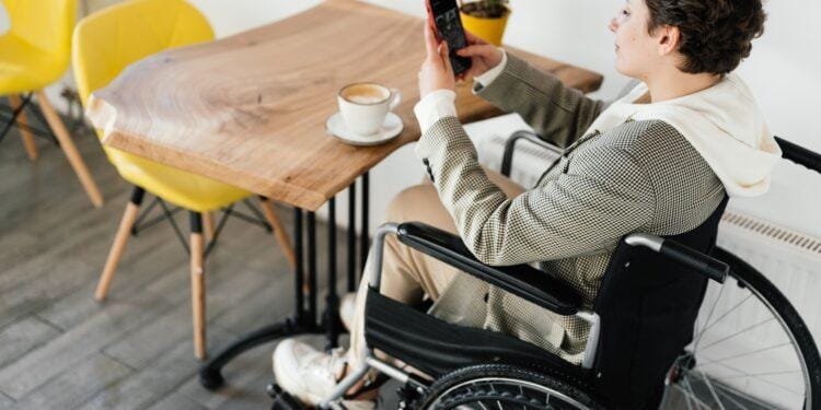 ¿Quién debe asumir el pago de las incapacidades laborales superiores a los 540 días a favor de personas con pérdida de capacidad laboral inferior al 50%?