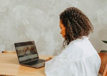 Protegiendo tus infoproductos: Aspectos legales que debes tener en cuenta