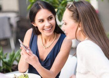 ¿Cómo se realizan los aportes a seguridad social para trabajadores contratados en Colombia que laboran en el exterior? (Vigente al 2024)